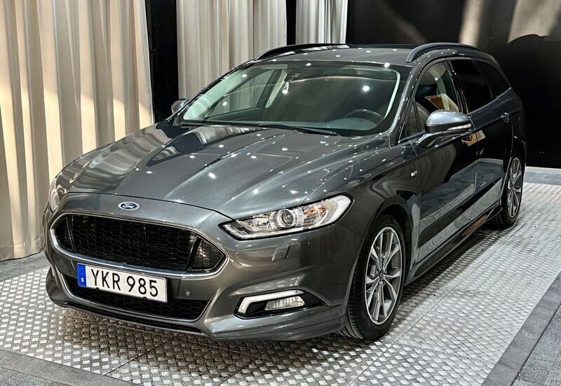 Grå Begagnad 2017 Ford Mondeo ST-Line Kombi | 144 900 kr (Marknadspris) - Bild 1/4
