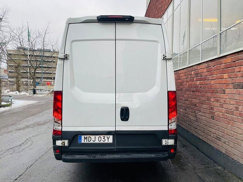 Begagnad Iveco Daily 156 HK (114 kW) 2023 Vit Van