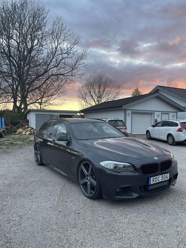 Grå Begagnad 2012 BMW 520 M Sport Kombi | 120 000 kr (Lite dyr) - Bild 1/3