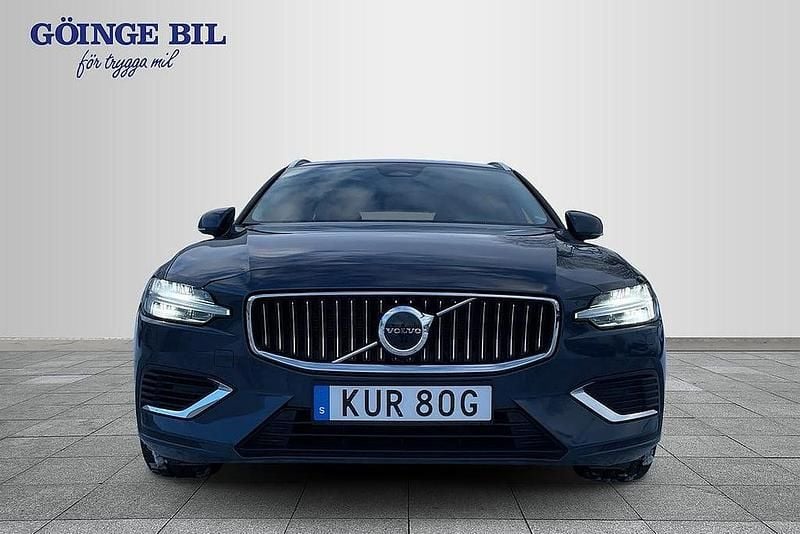 Begagnad Volvo V60 Core 253 HK (186 kW) 2022 Mörkblå Kombi