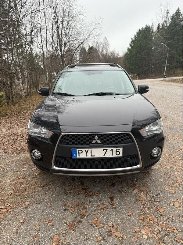 Svart Begagnad 2012 Mitsubishi Outlander SUV | 69 000 kr (Marknadspris) - Bild 1/4