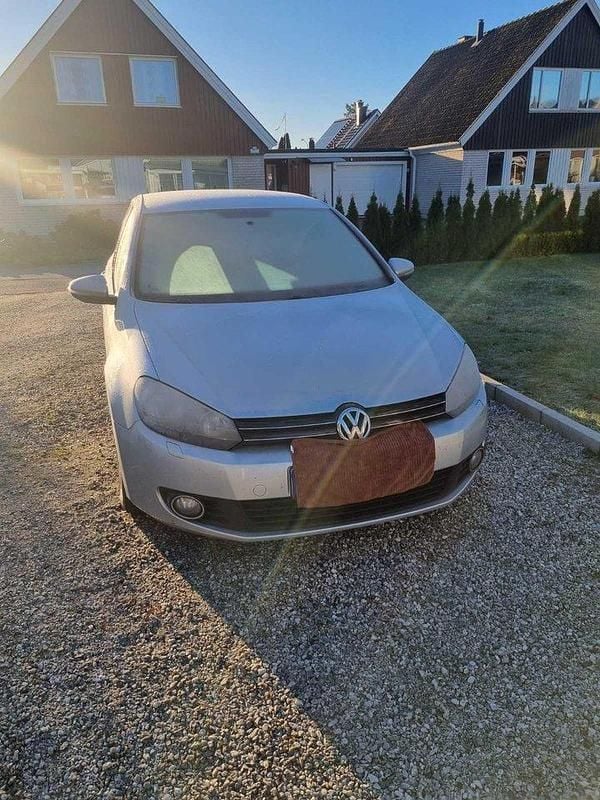 Silver Begagnad 2011 VW Golf VI Halvkombi | 57 000 kr (Bra pris) - Bild 1/4