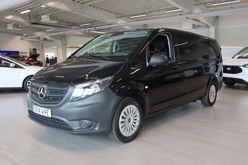 Svart Begagnad 2024 Mercedes Vito Minibuss | 599 800 kr - Bild 1/4