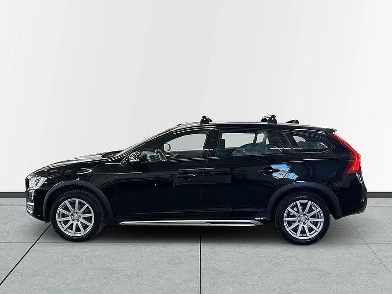 Begagnad Volvo V60 CC Momentum 190 HK (139 kW) 2015 Svart Kombi