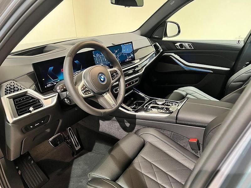Begagnad BMW X5 Comfort Edition 313 HK (230 kW) 2025 Grå SUV