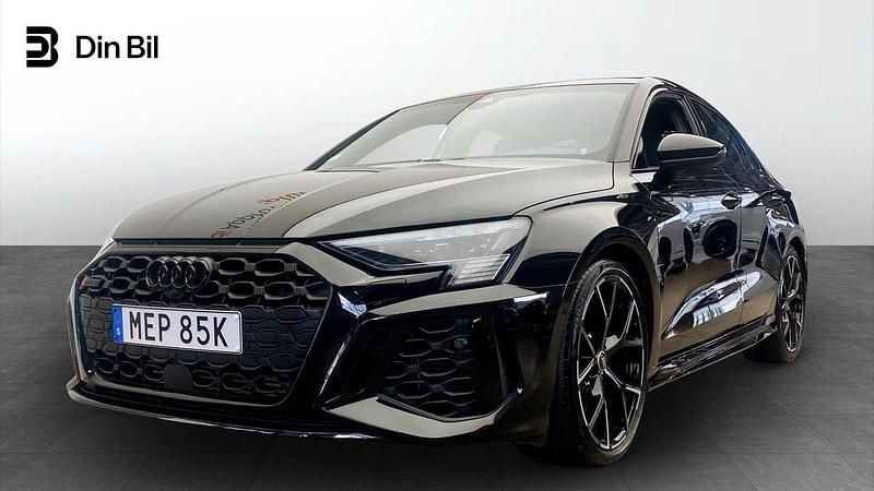 Mytsvart metallic Begagnad 2023 Audi RS3 Design Halvkombi | 649 000 kr (Lite dyr) - Bild 1/4
