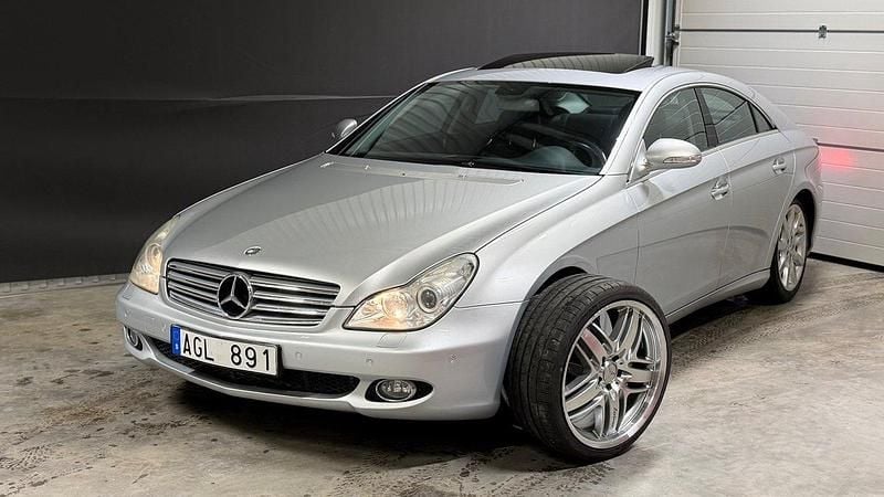 Silver Begagnad 2004 Mercedes CLS500 Sportkupé | 129 800 kr - Bild 1/4