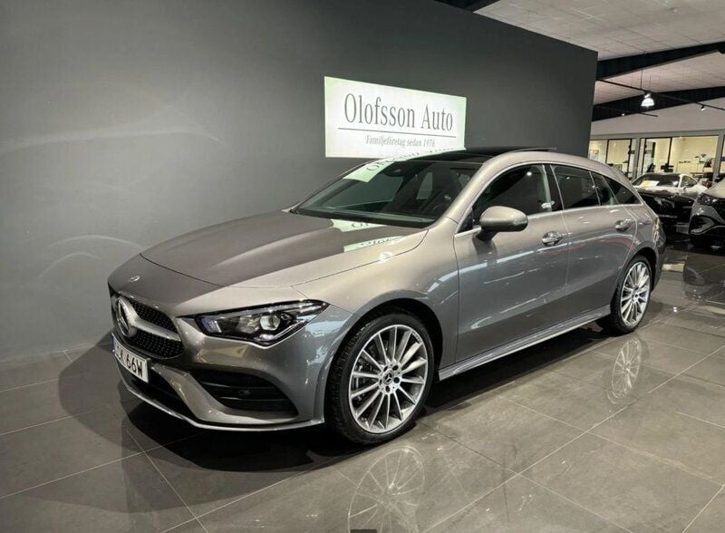 Begagnad 2023 Mercedes CLA250e AMG Sedan | 369 000 kr (Superpris) - Bild 1/4