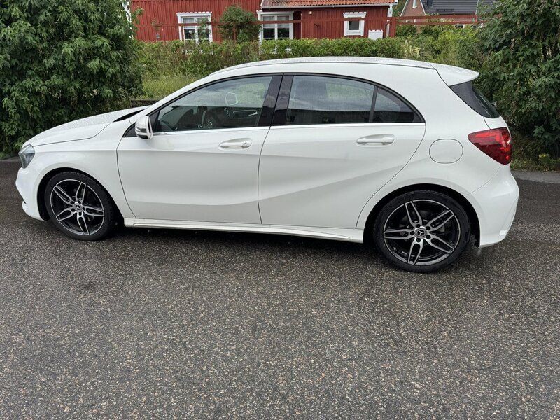 Vit Begagnad 2018 Mercedes A180 Style Halvkombi | 160 000 kr (Marknadspris) - Bild 1/3
