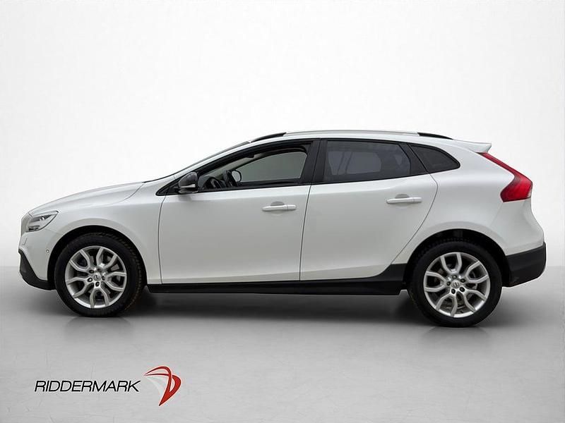 Begagnad Volvo V40 Summum 152 HK (111 kW) 2016 Vit Halvkombi