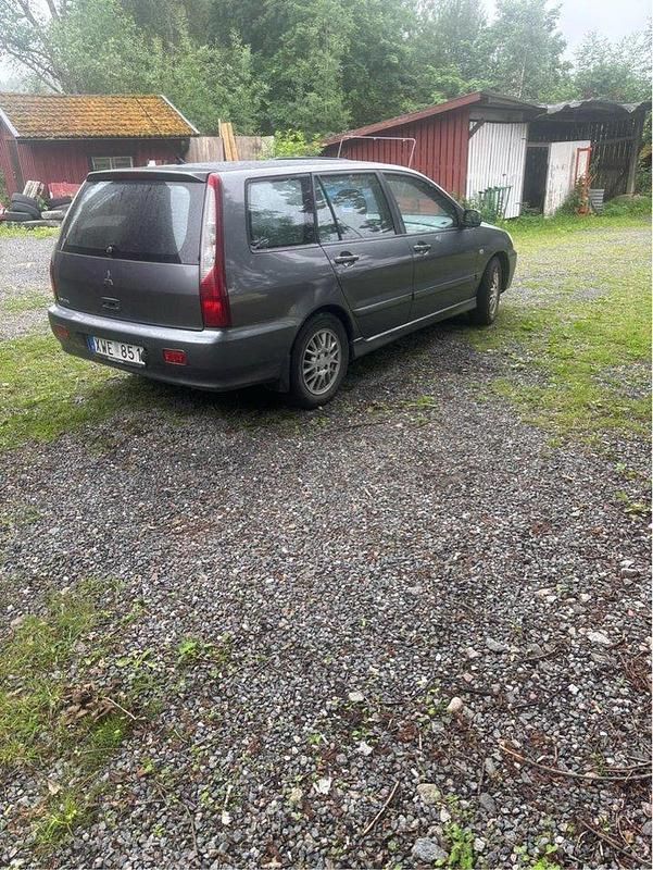 Grå Begagnad 2006 Mitsubishi Lancer Kombi | 15 000 kr (Marknadspris) - Bild 1/3