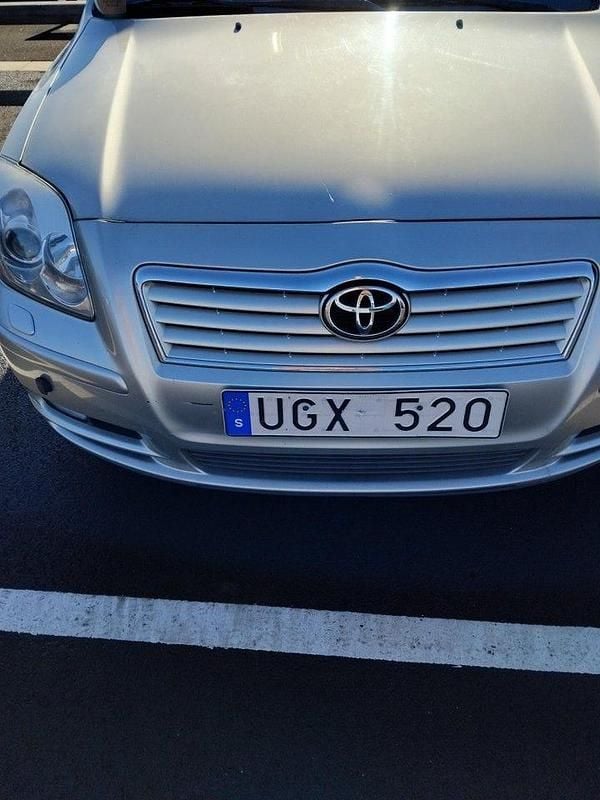 Begagnad 2003 Toyota Avensis Sedan | 34 500 kr (Marknadspris) - Bild 1/4