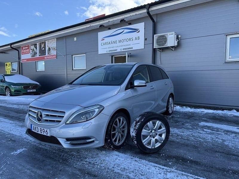 Begagnad Mercedes B180 109 HK (80 kW) 2013 Silver Minibuss