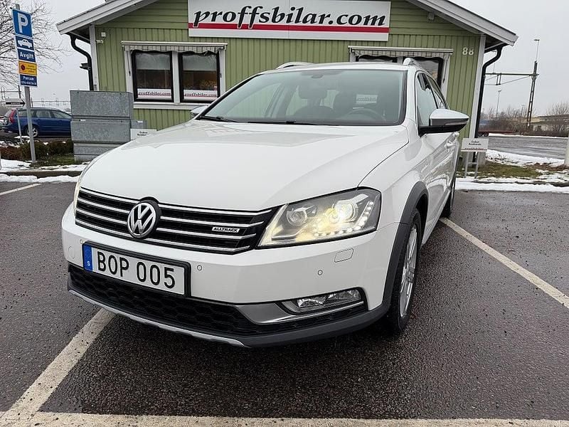 Vit Begagnad 2014 VW Passat Alltrack Kombi | 109 900 kr (Marknadspris) - Bild 1/4