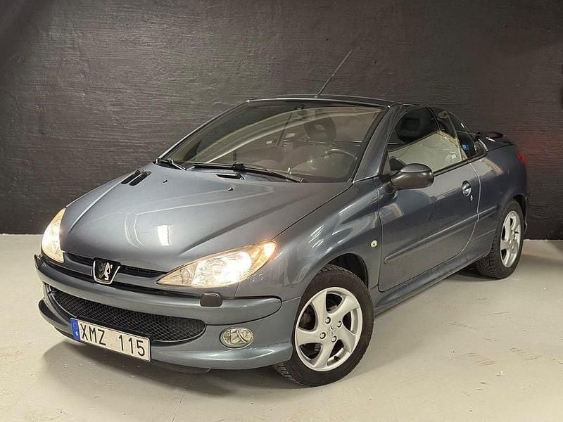 Grå Begagnad 2006 Peugeot 206 CC Cab | 26 900 kr (Marknadspris) - Bild 1/4