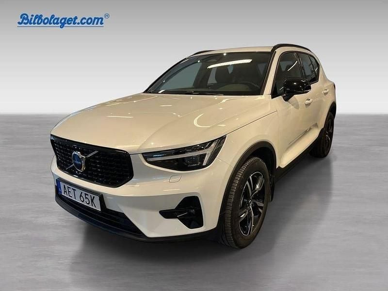 Vit Begagnad 2025 Volvo XC40 Plus SUV | 399 000 kr (Lite dyr) - Bild 1/4