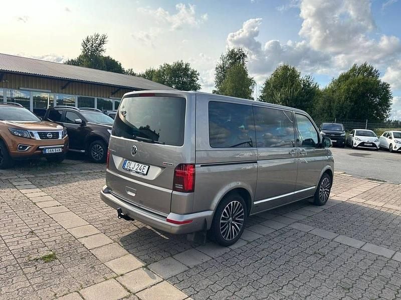 Begagnad VW Multivan Highline 199 HK (146 kW) 2020 Ljusbrun Van