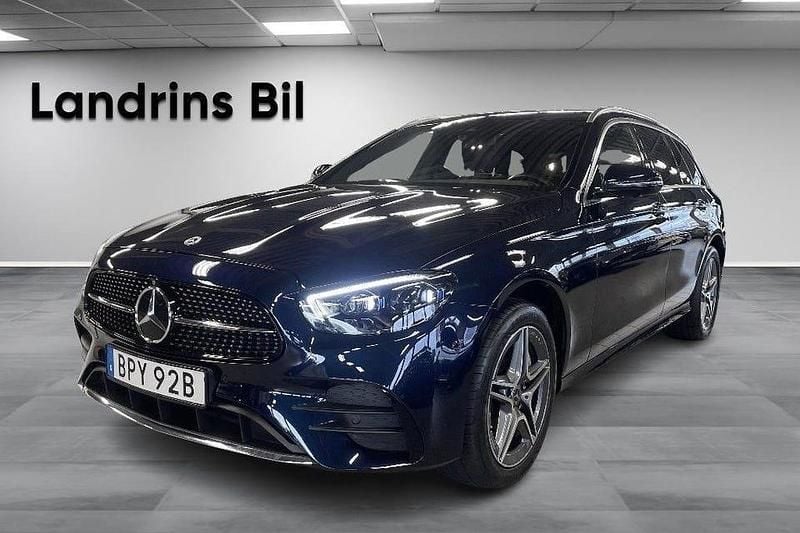 Blå Begagnad 2023 Mercedes E300 AMG Line Premium Kombi | 519 000 kr (Marknadspris) - Bild 1/4
