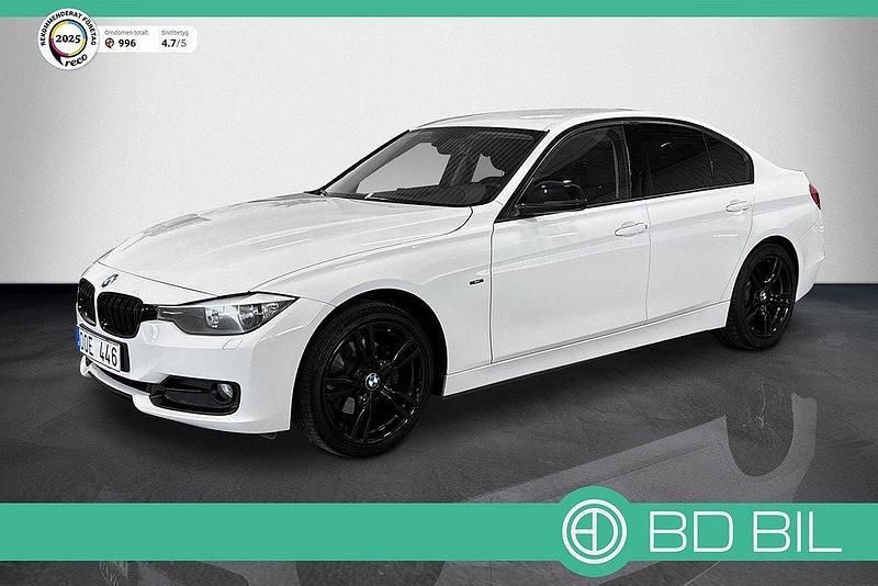 Vit Begagnad 2012 BMW 320 M Sport Sedan | 129 900 kr (Marknadspris) - Bild 1/3