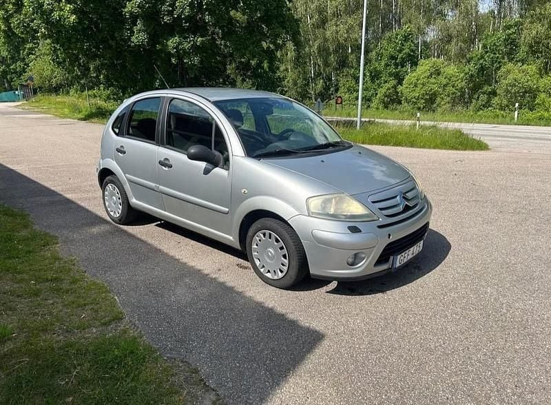 Silver Begagnad 2007 Citroën C3 Halvkombi | 11 000 kr (Bra pris) - Bild 1/4