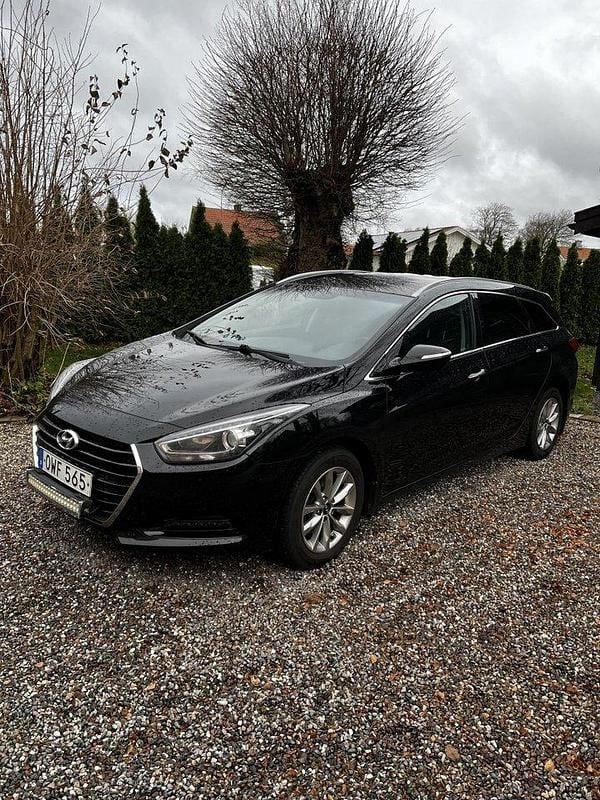 Svart Begagnad 2016 Hyundai i40 Comfort Kombi | 85 000 kr (Marknadspris) - Bild 1/4