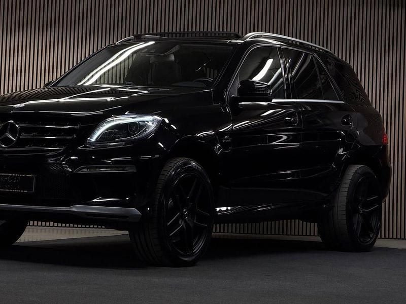 Begagnad Mercedes ML63 AMG AMG 525 HK (386 kW) 2013 Svart SUV
