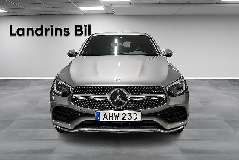 Begagnad Mercedes GLC300e AMG line 211 HK (155 kW) 2020 Silver Sportkupé