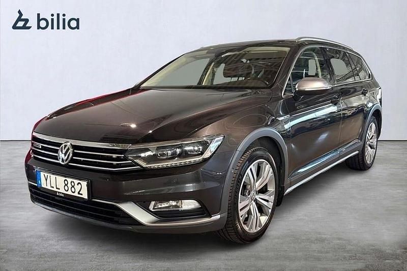 Mörkgrå (grå) Begagnad 2018 VW Passat Alltrack Kombi | 229 000 kr (Marknadspris) - Bild 1/3