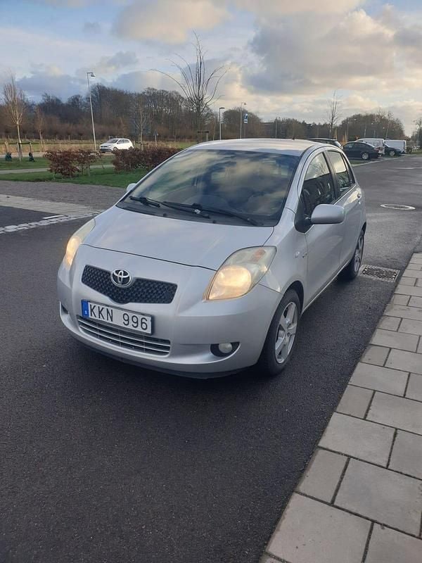 Begagnad 2008 Toyota Yaris Halvkombi | 34 000 kr (Lite dyr) - Bild 1/4