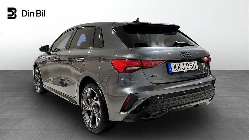 Begagnad Audi A3 S-Line 177 HK (130 kW) 2025 Daytonagrå pärleffekt Sedan