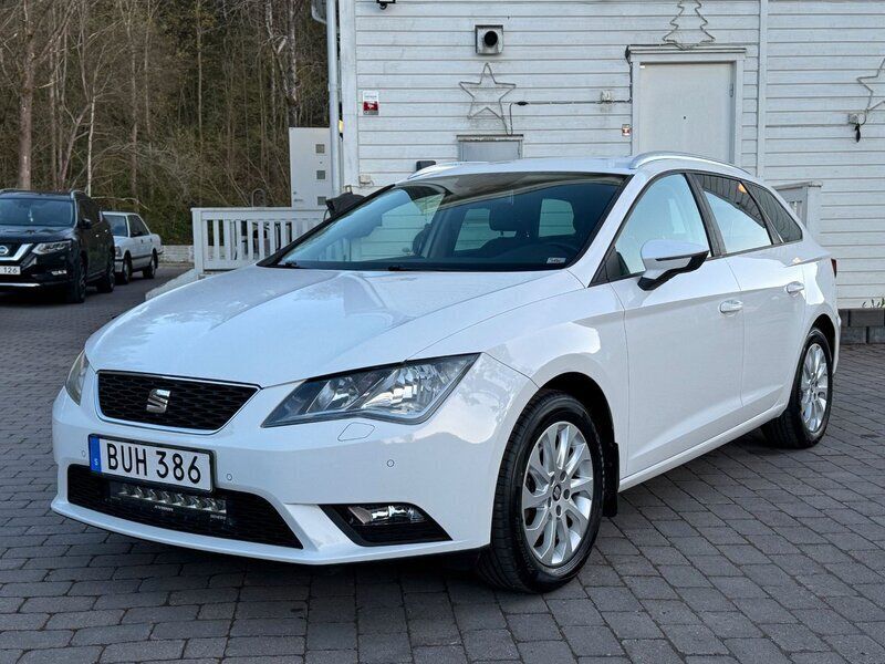 Vit Begagnad 2014 Seat Leon ST Style Kombi | 74 900 kr (Marknadspris) - Bild 1/4
