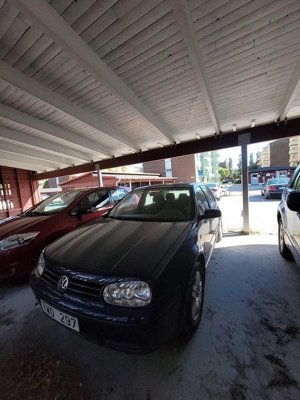 Blå Begagnad 2003 VW Golf IV Halvkombi | 6 500 kr (Superpris) - Bild 1/4
