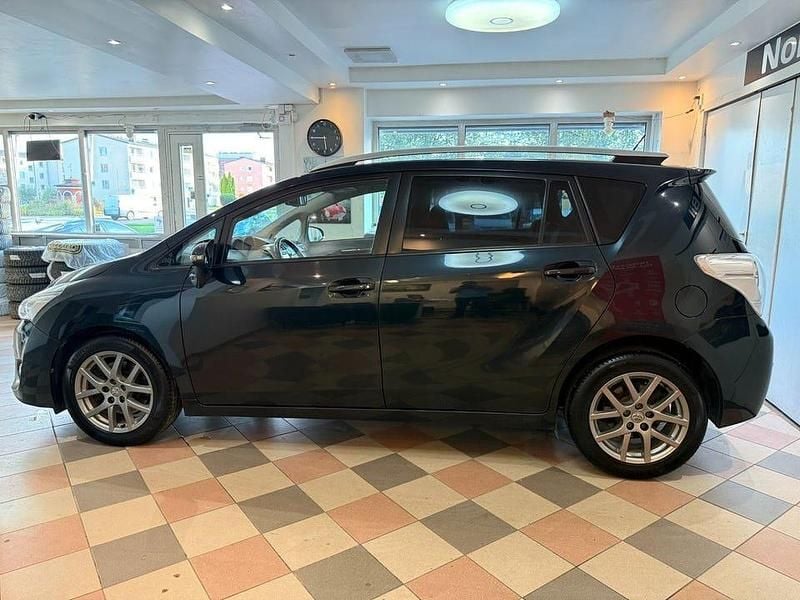 Begagnad Toyota Verso 150 HK (110 kW) 2013 Mörkblå Minibuss