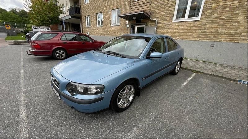 Blå Begagnad 2004 Volvo S60 Sedan | 24 999 kr (Bra pris) - Bild 1/4