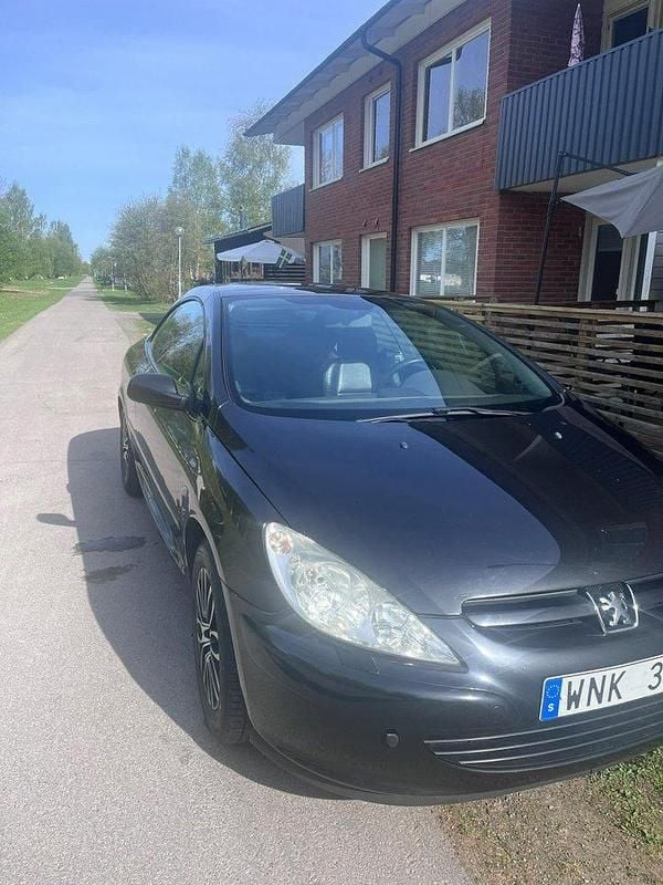 Svart Begagnad 2005 Peugeot 307 CC Cab | 33 000 kr (Marknadspris) - Bild 1/4