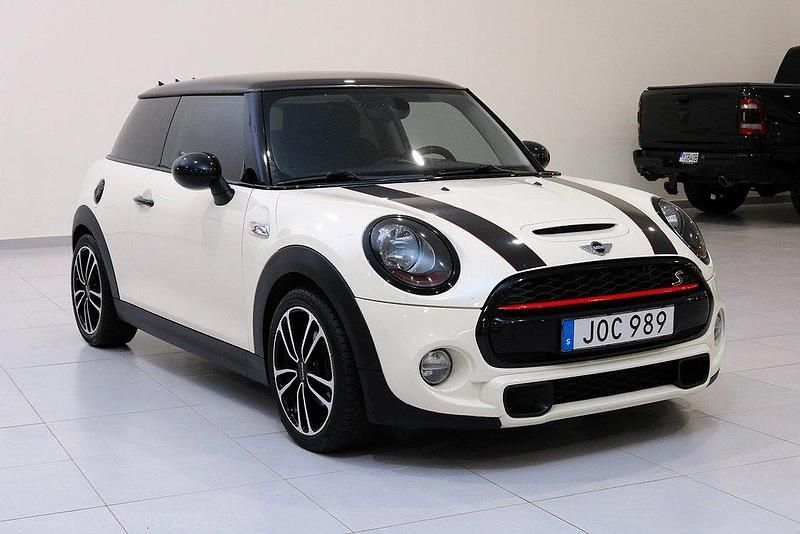 Vit Begagnad 2016 Mini Cooper S Pepper Halvkombi | 139 900 kr (Lite dyr) - Bild 1/4