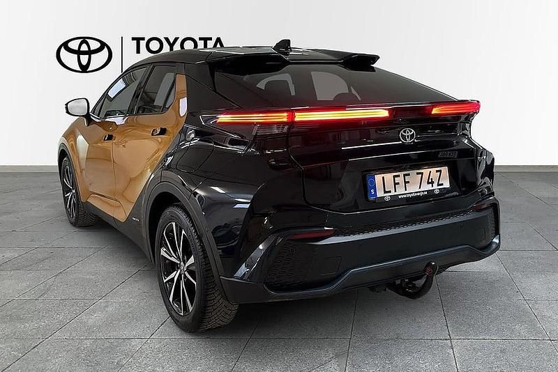Begagnad Toyota C-HR Edition 200 HK (147 kW) 2023 Gul SUV