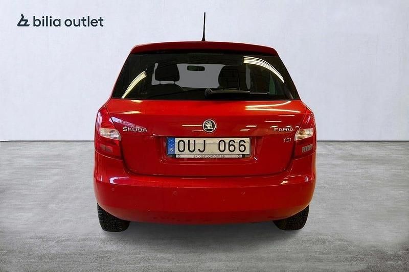 Begagnad Skoda Fabia 105 HK (77 kW) 2013 Röd Halvkombi