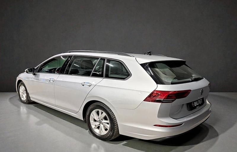 Begagnad VW Golf VIII 131 HK (96 kW) 2023 Silver