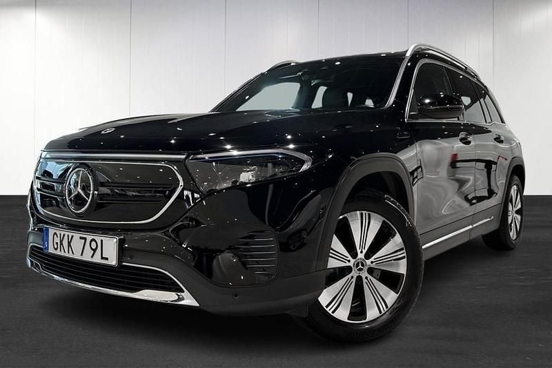 Svart (black) Begagnad 2022 Mercedes EQB300 SUV | 409 500 kr (Marknadspris) - Bild 1/4