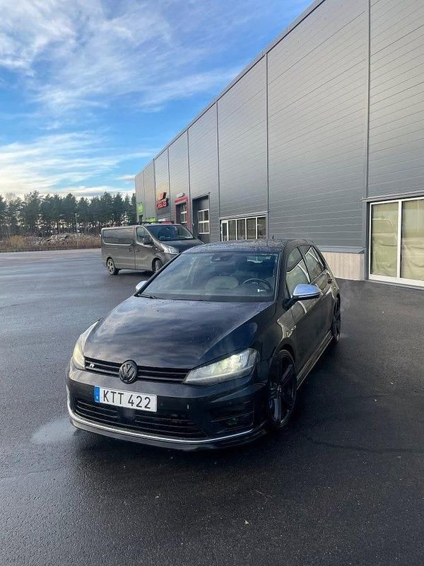 Begagnad VW Golf VII R 301 HK (221 kW) 2014 Svart Halvkombi