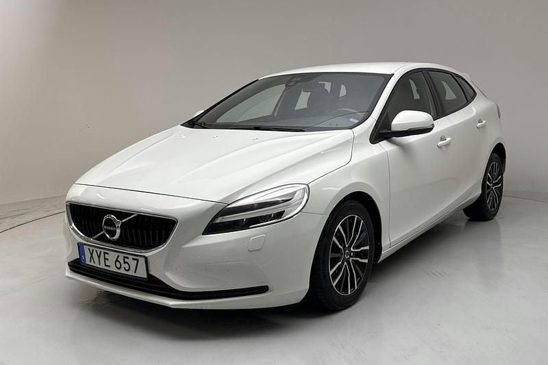 Vit Begagnad 2018 Volvo V40 Business Edition Kombi | 180 000 kr (Marknadspris) - Bild 1/4