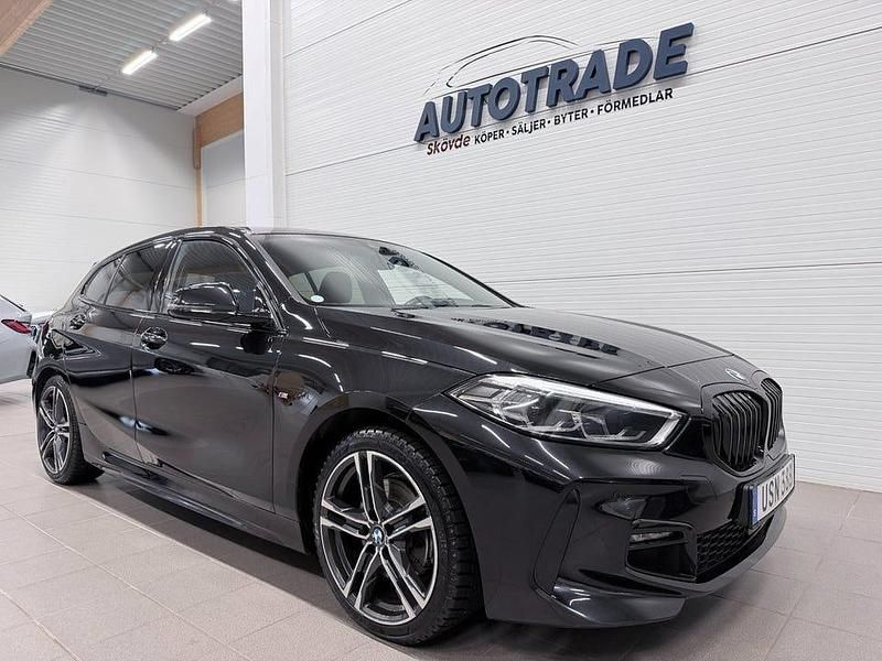 Begagnad BMW 118 M Sport 140 HK (102 kW) 2020 Svart Halvkombi
