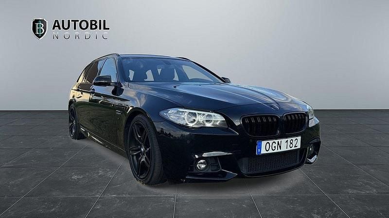 Svart Begagnad 2016 BMW 520 Performance Kombi | 229 000 kr (Marknadspris) - Bild 1/4