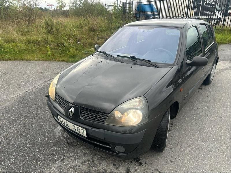 Svart Begagnad 2002 Renault Clio II Expression Halvkombi | 5 250 kr (Bra pris) - Bild 1/4