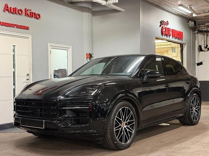 Begagnad 2025 Porsche Cayenne SUV | 1 399 000 kr - Bild 1/4