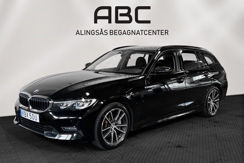 Svart Begagnad 2021 BMW 330e Sport Line Kombi | 289 000 kr (Bra pris) - Bild 1/4