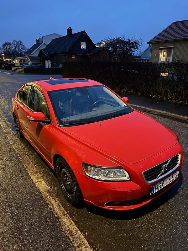 Begagnad 2009 Volvo S40 Sedan | 21 000 kr (Bra pris) - Bild 1/3