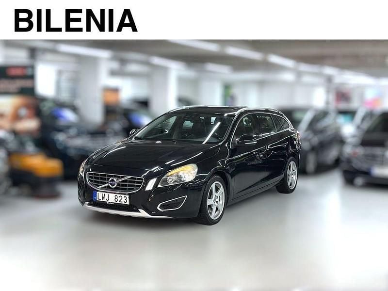 Svart Begagnad 2011 Volvo V60 Summum Kombi | 104 900 kr (Marknadspris) - Bild 1/3