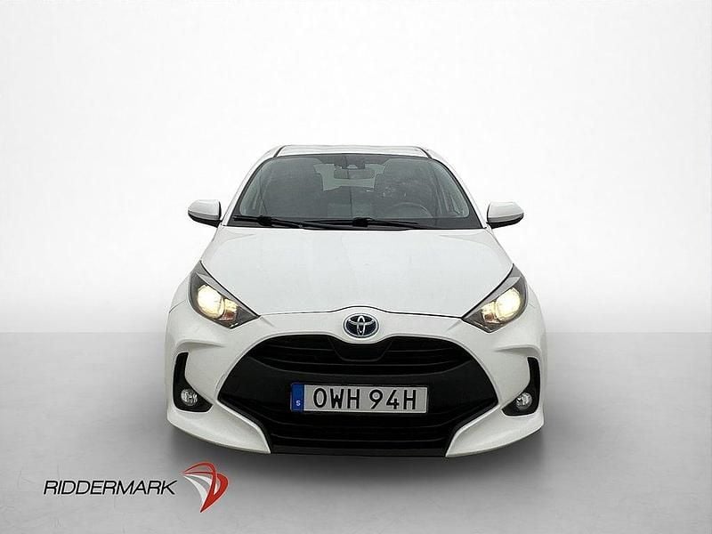 Begagnad Toyota Yaris Hybrid Active 116 HK (85 kW) 2021 Vit Halvkombi